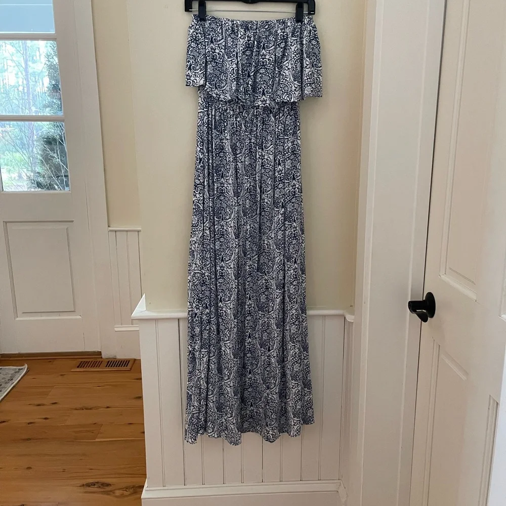 Navy and white strapless long dress. Size medium. - Picture 5 of 6